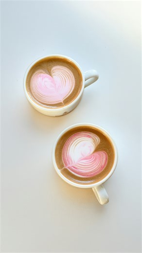 Dallmayr Kaffee & Tee on Instagram: "Happy Valentine’s Day 💕☕️ Mit schöner Latte Art schmeckt jeder Kaffee gleich viel besser, oder? Für die Valentinstag-Edition, gebt ihr einfach ein paar Tropfen pinke oder rote Lebensmittelfarbe in die Milch – und schon wird aus dem Kaffee eine liebevolle Botschaft. Wie verbringt ihr euren Valentinstag? #Dallmayr #DallmayrKaffee #jedesmalbesonders #Genussmoment #Kaffee #Kaffeeliebe #coffeelover #coffee #coffeetime #München #LatteArt"