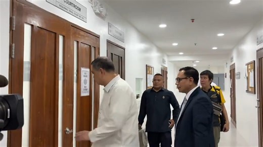 LOOK: Atty. Manuel Ventura, legal counsel of whistleblower Julie Patidongan, arrived at the Manila RTC Branch 185 on Tuesday afternoon for a hearing on seven counts of kidnapping and serious illegal detention linked to the missing sabungero cases. | via Francis Orcio, ABS-CBN News | ABS-CBN News