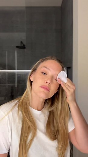 Bar Refaeli on Instagram: "As simple as 1-2-3 @livelle 🫧"