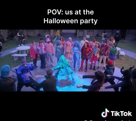 Descendants: The Rise of Red - All Eyes on Us!