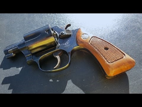 S&W M36 Chief's Special - .38SPL Revolver Shooting