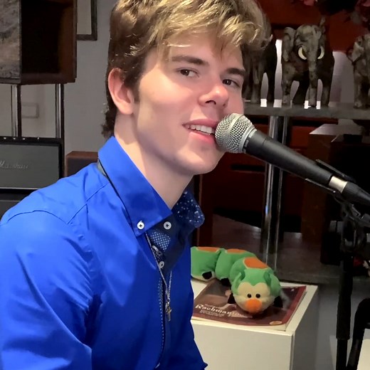 🎉 Live Stream Announcement 🎉 Join me this Sunday, November 9, at 6 PM CET at my Special Live Stream! 💖🎹 I am looking forward to play your song requests and answer your questions. Can’t wait to seeing you so very soon! I am singing for you my version of Always on my mind 💖 Thank you so much for supporting my music with comments or stars. I wish you a beautiful day 🤗💖🌺 | Michael Andreas Häringer