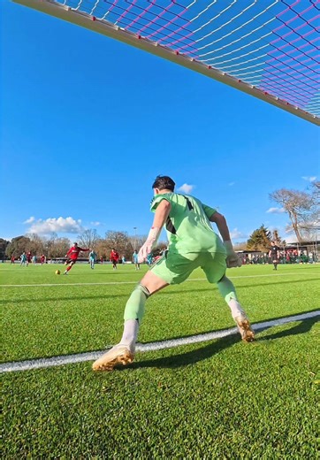 Top Techniques for Goalkeeper Training and Best Saves