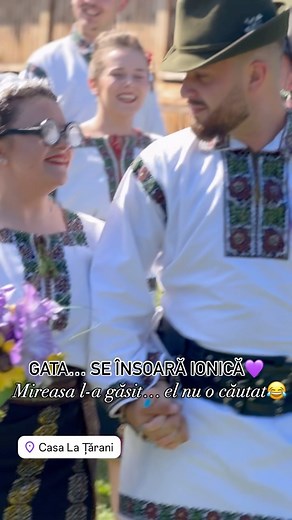💜GATA… se însoară IONICĂ la @casa_la_tarani în Iacobeni.Mireasa l-a găsit… el nu o căutat!😂 Și “Ansamblul Bistrița Aurie” le-o fost alături, tocmai de la Ciocănești! O nuntă ca în povești! #bucovinadepoveste #bucovinateiubesc #bucovina | Andreea Haisan