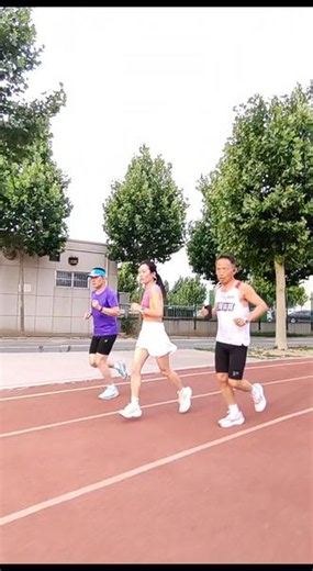记录晨跑美好时光，感谢摄影师的精彩拍摄！#奔跑向上的力量