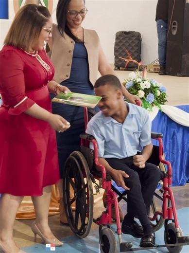 #PanamáOeste | En el gimnasio de la Escuela de Educación Básica General República de Costa Rica se realizó el acto de graduación de estudiantes de los niveles de Premedia y Media en Carreras Técnicas Intermedias (CTI) del IPHE, Sede Panamá Oeste. Este evento marcó la culminación de una etapa importante en la formación académica y técnica de los graduandos, reflejando su esfuerzo, dedicación y compromiso con su desarrollo personal y profesional. La ceremonia contó con la presencia de autoridades 