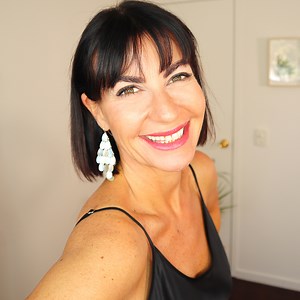 How Frederique Bros went from Business Failing in 2020 to Full Time YouTube Creator - Erika Vieira