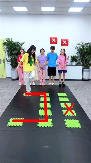 👉 1 लड़का और 5 लड़कियाँ आज पैसे कौन जीतेगा? 👌🏆🤩~mini wood toy- woodworking art skill/woodhand #short