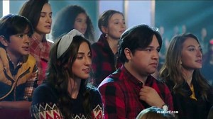 Old Navy TV Spot, 'Old Navy Tonight: regalos para ustedes: 60 por ciento en todo y pijamas'