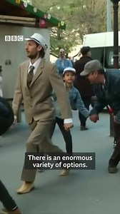🚶‍♂️🚶‍♀️🚶‍♂️🚶‍♀️🚶‍♂️🚶‍♀️🚶‍♂️🚶‍♀️🚶‍♂️🚶‍♀️🚶‍♂️🚶‍♀️ Hundreds join ‘silly walk’ parade in Budapest for April Fools’ Day. bbc.in/2U9NxPc | BBC News