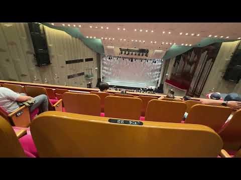 NHKホール(東京) 3階席 5列目 21番座席(真ん中)からのステージの見え方動画