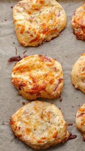 71K views · 841 reactions | Protein skinkeboller med hytteost 鸞De virale boller med hytteost og skinke, som bare er gode og mættende﫶 Sådan en god idé til madpakken eller til frokost Find opskriften på mummum.dk og i vores app✨ #madpakke #skinkeboller #hytteost | mummum.dk | Facebook