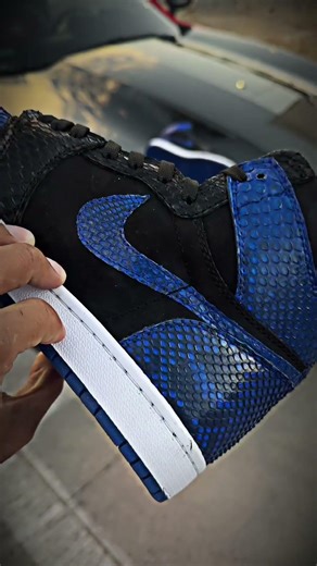 J1 tennis shoes in black and blue Python 🔥🥶 Order here 📲 +52 477 655 98 25 ‼️