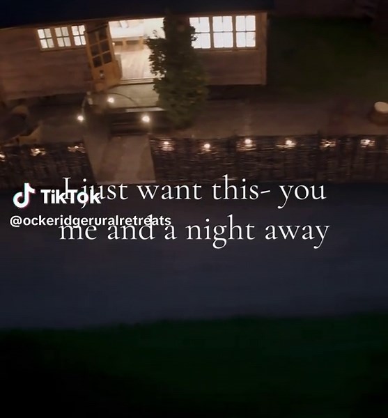 The Shepherds Retreat- an unforgettable place to experience luxury Glamping at its finest. Enamel roll top bath 🛁, warm shower 🚿 Kingsized bed 🛌, outdoor fire 🔥, alfresco dinning , Netflix, WiFi and stunning views. #glamping #couplestiktok #shepherdshut #luxuryglamping #getaway