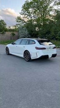 Cargo space - 2025 BMW M5 Touring