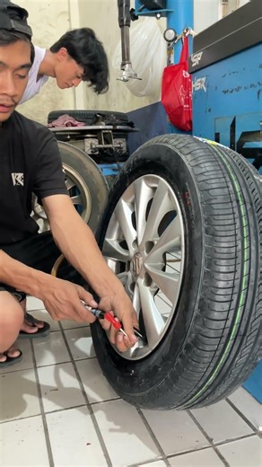 Tire filling process #automobile #modified rims #modified rims #mechanic