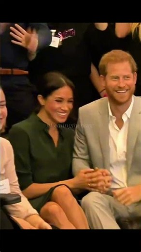 Harry Raises His Hand… Then Watch Meghan’s Reaction 👀 | Sussex 2018 #Shorts