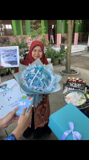 happy teachers dayy Bu Dewi, we love youuuu 💗💗 #fyp #harigurunasional #mtsmuhammadiyah3masaran #sragen24jam