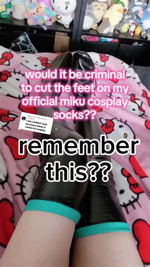 Replying to @kiritomarulord my feet survived! I did it 🫡 #mikucosplay #hatsunemiku #cosplayer #cosplaygirl #dokidokicos