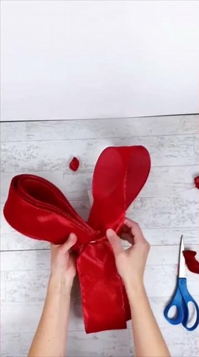 How to make a giant bow -- Easy!