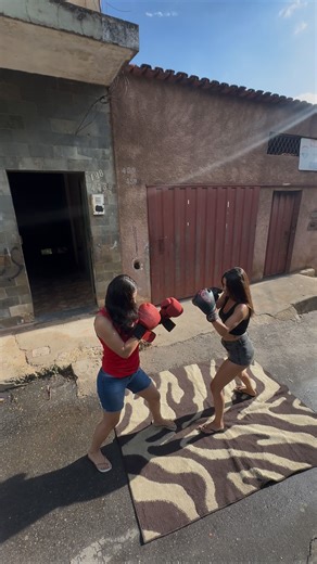 Rayssa Miranda on Instagram: "Sua torcia é pra quem ? Malukinha ou Raiara ?"