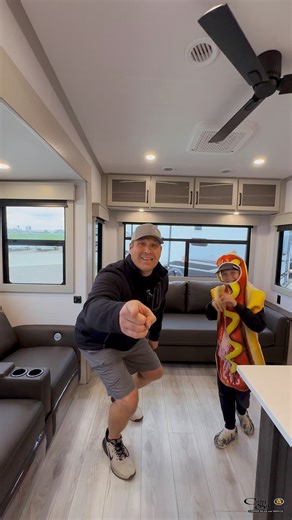 We have a Special Edition Walkthrough Friday! Ryan and his best friend, Oscar Meyer, show you the Montana HC 295RL. Stay til the end! 🌭 | Camp-Site RV