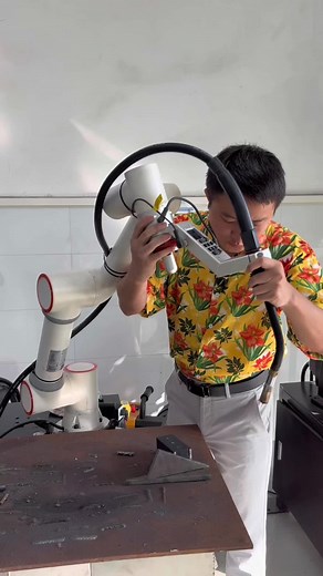 Collaborative welding robot.#industrial #robot #welding #spraying #stamping