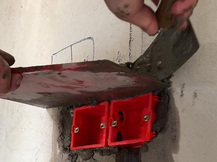 电线盒安装技巧，老铁们有什么好的建议，评论区留言，感谢观看！#水电工 #家装水电 #水电安装 #电工 #施工工艺 #装修 #避坑指南,水电盒子- 抖音