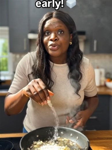 Mum Kitchen Lesson 💡 Season as you cook, not just at the end. That’s how the flavour goes deep! 🧂✨ #mumkitchenlesson #cookingtips #kitchentips #homecooking #viral