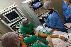 Diagnosis and treatment: what is ecoendoscopy? | Emergency Live