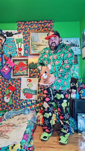 FuryBlurry | Rudolph The Red Nosed Reindeer Merry Christmas Vibes Dancing Around Fun Trap remix 🎄 | Instagram