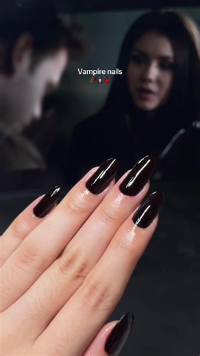 Vampire aura nails #unhas #nails #unhasdecoradas Esmalte vermelho rebu Id MIIAM3-CNXF no @Mercado Livre #MercadoLivre #MeusFavsDoMercadoLivre