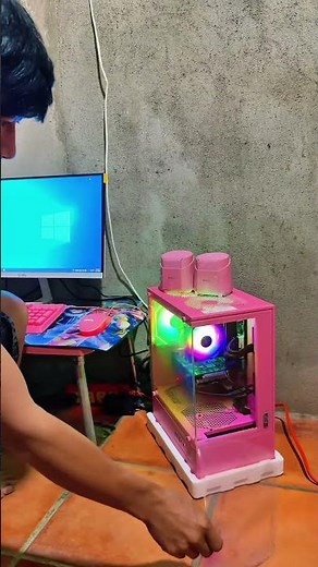 P1: Long An with a full gaming PC setup to play Roblox, PC costing 6 million VND and a 22-inch mo...