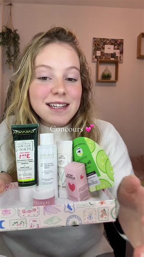 CONCOURS Pour vous remercier d’être 1000 à me suivre 🫶🏻 Conditions : - être abonné à mon compte tik tok - liker la vidéo et commenter Tirage au sort le 20 février 🎀 des surprise en cadeau 🤐 *concours valable uniquement en France métropolitaine #concours