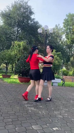Bài Tango căn bản mới học hôm nay , ngày thứ sáu , kV cùng em Lan , vui vui | Huong Tran