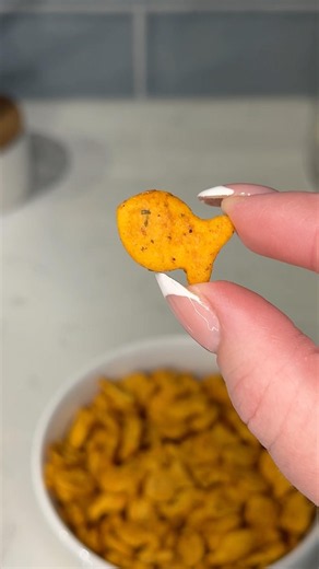 viral spicy ranch goldfish crackers recipe 🧀🔥 #recipe #food #crackers #snacks #easyrecipe #shorts