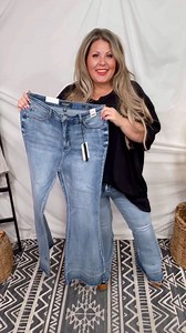 Who says flares can't be comfortable and stylish? 🦋 Our Flare Jeans are the answer to all of your flare-related woes. With a built in tummy control, they offer full coverage while still flattering you in all the right places! This release hem flare gives them an edgier look while keeping it simple 🖤 Whether you wear them with a top tucked in or out, they're sure to become an instant favorite! Shop them now: https://whiskeyskies.com/products/judy-blue-high-waist-control-top-release-hem-flare Th