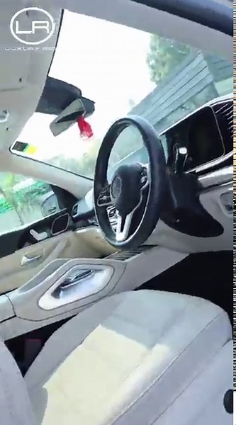 Mercedes-Benz GLE 300d 4MATIC at Luxury Ride