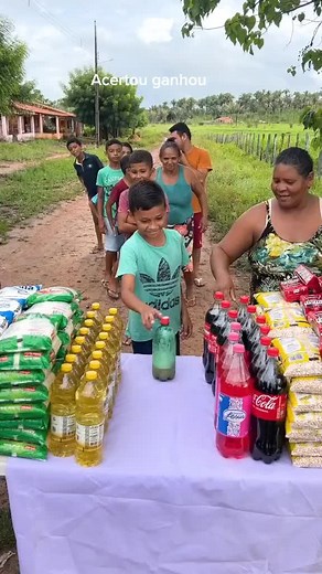 Acertou ganhou kids #tiktok #comida #cestabasica #tiktoker #desafiotiktok #foryou #jogodagarrafa #vozdoscriadores