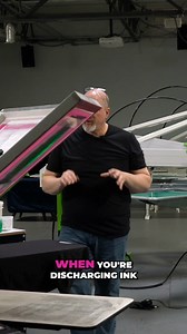Check out the blog: https://www.screenprinting.com/blogs/news/multicolor-discharge-printing-with-a-twist-deep-dive-with-colin Discharge printing can be tricky… 😬 One of the biggest challenges? Unwanted stains or marks that only show up after curing. Oil stains, fabric inconsistencies—once you run it through the dryer, surprise! You’ve got a problem. So, what if we lean into the issue? Instead of fighting it, we experiment. In this test, we’re using Nebulous Navy from Green Galaxy to see if a su