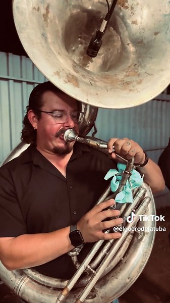 Prenda Querida: La Melodía del Tuba