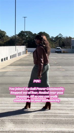 To start your journey to overcome shyness: - make a list of all the questions you have based on your shyness. Shyness is an umbrella ☂️ under it is anxiety, depression, fear of judgement, abandonment, etc. - Answer them to the best of your ability. You have to be honest with yourself here. - Complete the Activation Workbook, 🔗 in my bio - Share your completed workbook with your Confidence Activator (Moi) My name is Johnise, I am your Confidence Activator ✨ I help women in their late 20s overcom