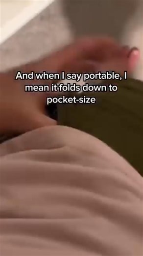 🎯 Travaillez partout, restez connectés ! Fini les claviers encombrants et les câbles qui s’emmêlent 💻✨ Découvrez le Clavier Bluetooth pliable rechargeable, votre nouveau compagnon de productivité. ✅ Se connecte à 3 appareils en même temps (téléphone, tablette, ordinateur) ✅ Compact et pliable — se glisse facilement dans un sac ✅ Rechargeable par USB, autonomie longue durée 🔋 ✅ Silencieux, rapide et confortable pour taper vos messages, rapports ou projets où que vous soyez. 💼 Idéal pour les é