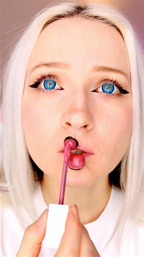 Duck lips taken to a whole new level 🍾🤣🎉 #beauty