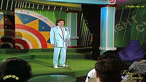 Franco Simone - "Il mondo" (C.Pes-G.Meccia-J.Fontana) 1981 Grande brano di Jimmy Fontana, il mondo è una delle canzoni di maggior successo degli anni '60, che forse è stata un pò sottovalutata nel suo significato più profondo. Scritta nel 1965, arrivò in cima alle classifiche, nonostante che a "Un disco per l'estate" si classificò soltanto quinta. La canzone è stata incisa da tantissimi artisti italiani: Gianni Morandi, Ornella Vanoni, Al Bano e Franco Simone. | L'Italia che va