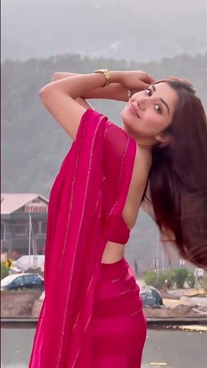 Beautiful red saree look with a stunning back-design blouse! ✨