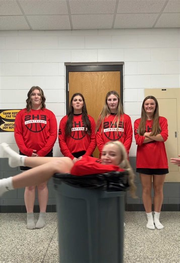 @J A E D A : ) @CALI🎃 @joey.fleisch @Liana bloemendaal @Addy