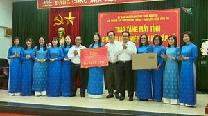 Donating computers to commune-level women's unions On October 27, Mr. Le Quang Tien, Vice Chairman of the Provincial People's Committee, attended the program todonate computers for the commune-level women's unions organized by the Department of Information and Communications. 𝗧𝗛𝗔𝗜 𝗡𝗚𝗨𝗬𝗘𝗡 𝗣𝗥𝗢𝗩𝗜𝗡𝗖𝗜𝗔𝗟 𝗣𝗘𝗢𝗣𝗟𝗘’𝗦 𝗖𝗢𝗠𝗠𝗜𝗧𝗧𝗘𝗘 𝗔𝗱𝗱𝗿𝗲𝘀𝘀: 𝗡𝗼. 𝟭𝟴, 𝗡𝗵𝗮 𝗧𝗿𝗮𝗻𝗴 𝗦𝘁𝗿𝗲𝗲𝘁, 𝗧𝗿𝘂𝗻𝗴 𝗩𝘂𝗼𝗻𝗴 𝘄𝗮𝗿𝗱, 𝗧𝗵𝗮𝗶 𝗡𝗴𝘂𝘆𝗲𝗻 𝗖𝗶𝘁𝘆, 𝗧𝗵𝗮𝗶 𝗡𝗴𝘂𝘆𝗲𝗻