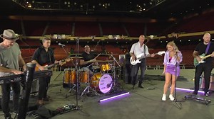 359K views · 16K reactions | #TBT COVER INTERNACIONAL   Música: Don't Dream It's Over. Original: Crowded House.  Ano: 1986. Cover: Hindley Street Country Club (HSCC). #riobonitoemfoco #riobonitoemfocorj #cover #crowdedhouse #dontdreamitsover #coverinternacional #hscc #hsccband #goodtimes #musicainternacional | Rio Bonito EM FOCO | Facebook