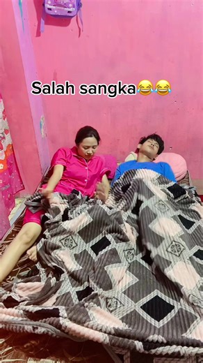 Ini kasur yang aku pake cek aja di bawah